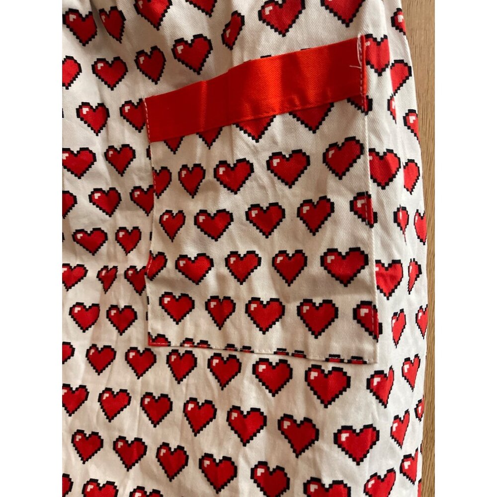Wilton Rosanna Pansino Half Apron Red Pixel Heart Pockets Retro Kitchen New - Picture 3 of 8